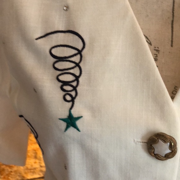 White dressy blouse with nice detailing - Picture 2 of 6